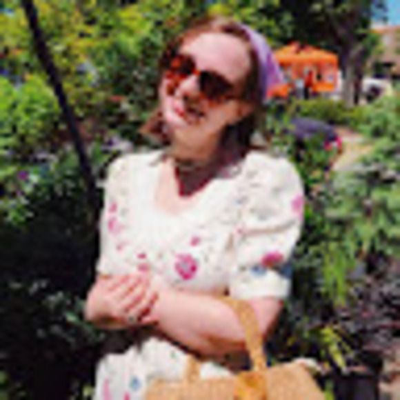 Meet your Posher, Lindsay - Picture 1 of 1